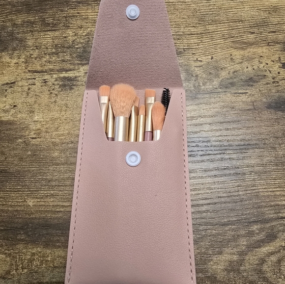 3/$15 New Portable blush pink Makeup Brush Set of 8 with Case - Picture 1 of 8